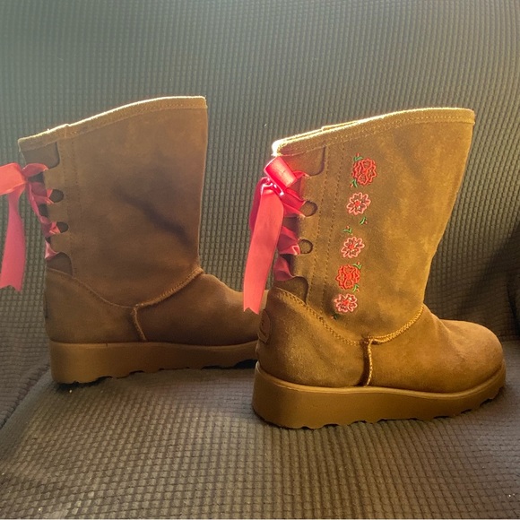 BearPaw “Carly” Shearling Boot Nubuck - Picture 4 of 15